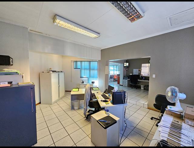 1,983M² BUSINESS FOR SALE IN NEW REDRUTH